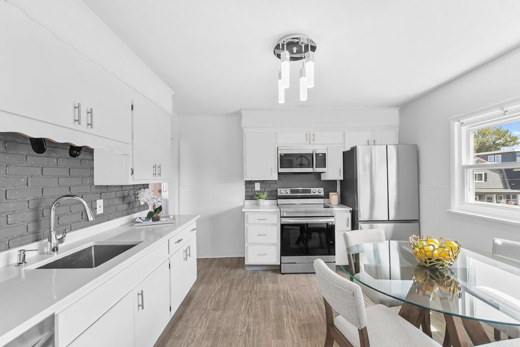 Dining room, Interior, Kitchen, Pendant Lights, Stainless Steel Appliances, Wood Texture Flooring