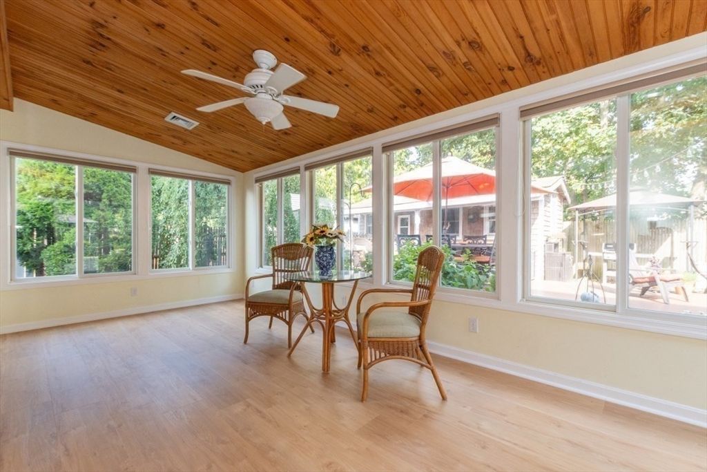 Dining room, Interior, Sun Room, Wooden Ceilings, Wood Texture Flooring