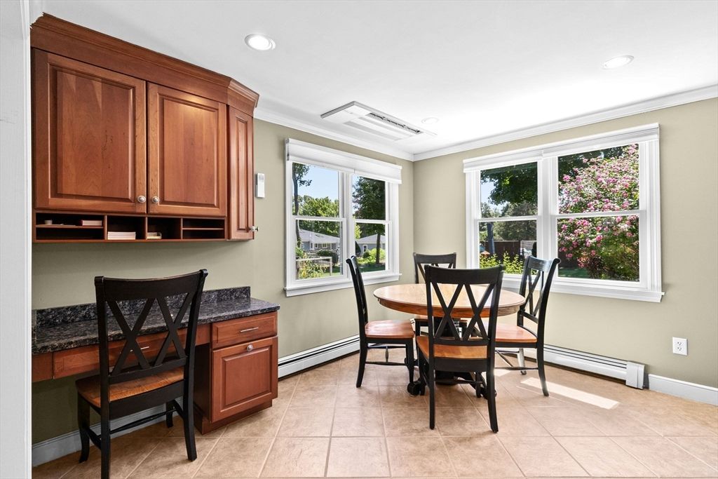 Dining room, Interior, Recessed Lighting