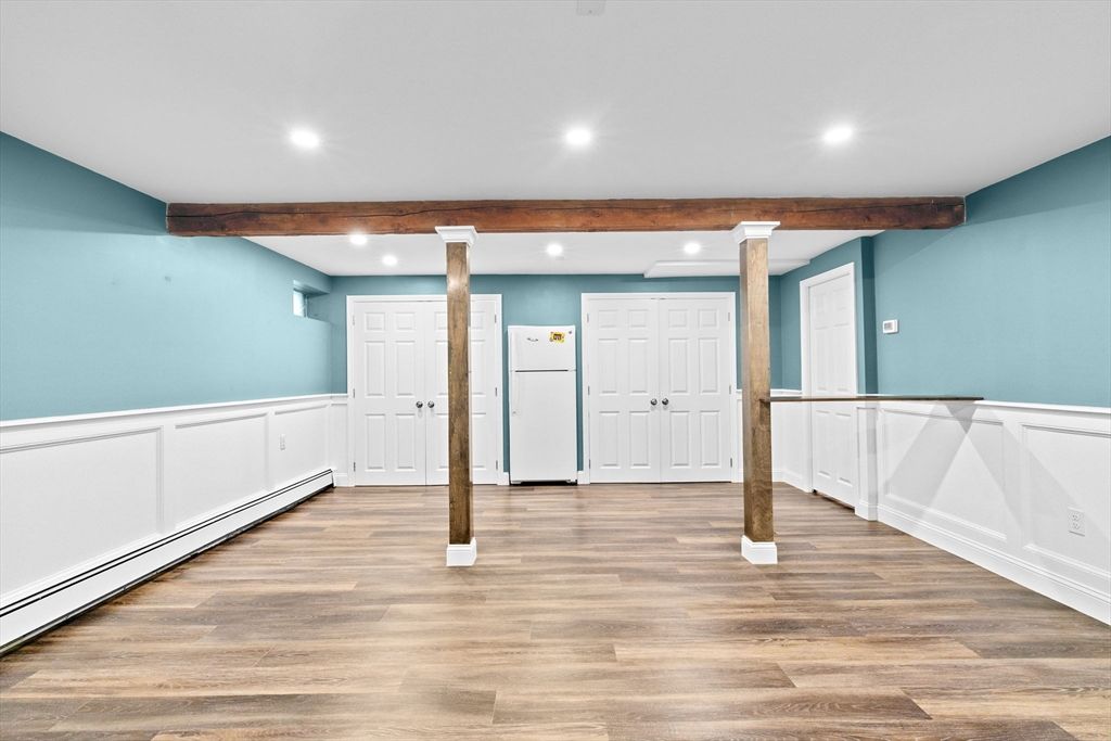 Empty room, Interior, Recessed Lighting, Wooden Beams, Wood Texture Flooring