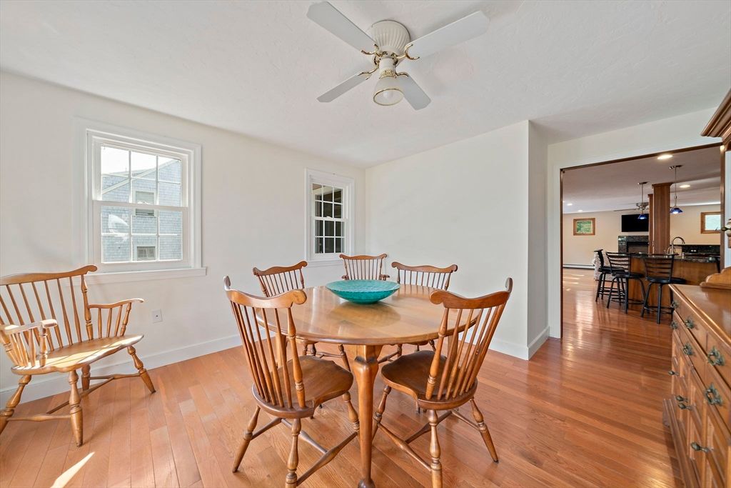 Dining room, Interior, Kitchen, Recessed Lighting, Wood Texture Flooring