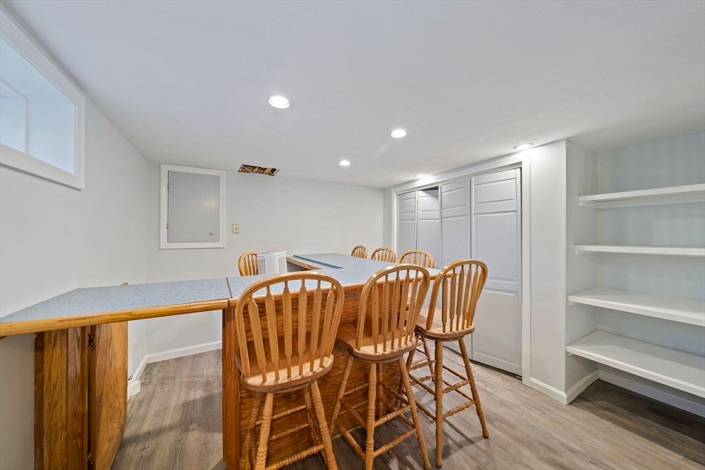 Interior, Recessed Lighting, Wood Texture Flooring