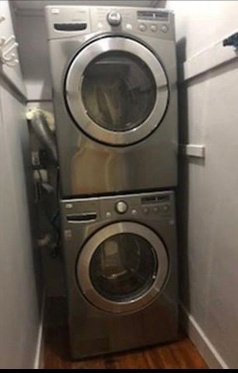 Interior, Utility Closets, Washer, Wood Texture Flooring