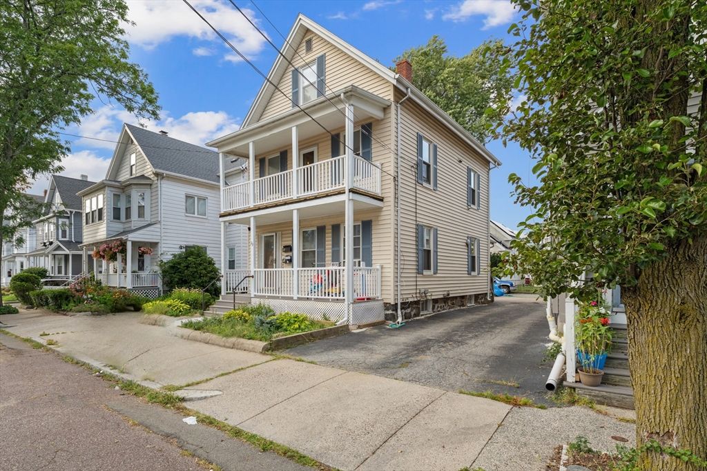 Exterior, Facade, Queen Anne Victorian