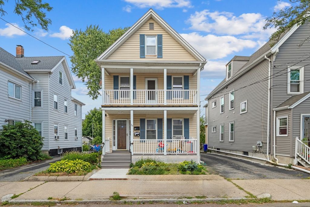 Exterior, Facade, Queen Anne Victorian