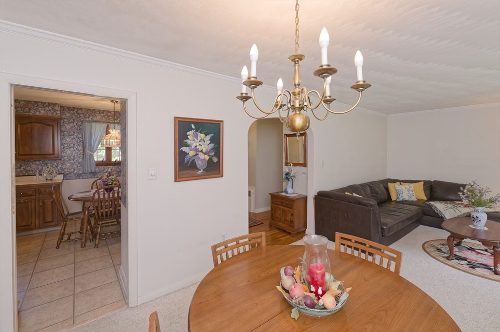 Chandelier, Dining room, Interior, Living room