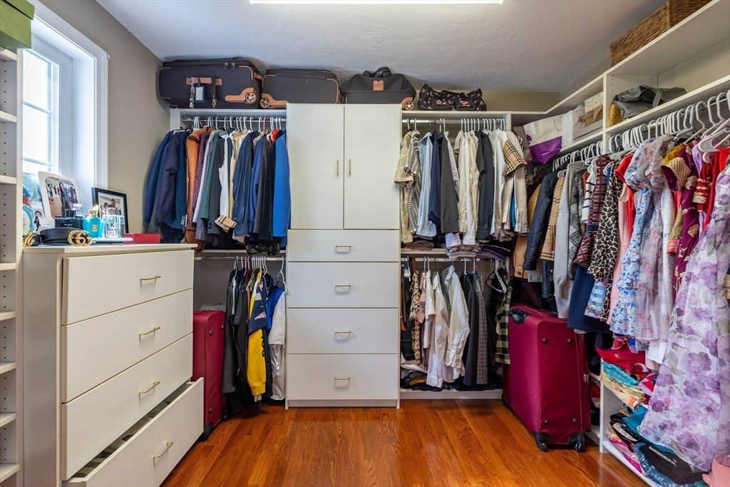 Interior, Walk-in Closets, Wood Texture Flooring