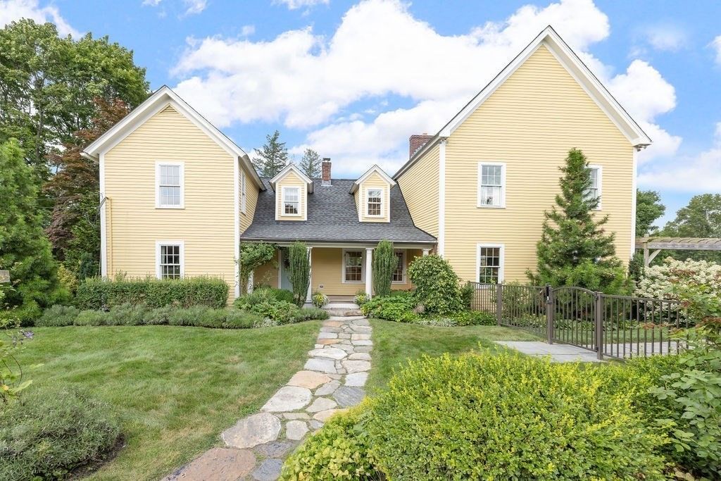 Exterior, Facade, Farmhouse