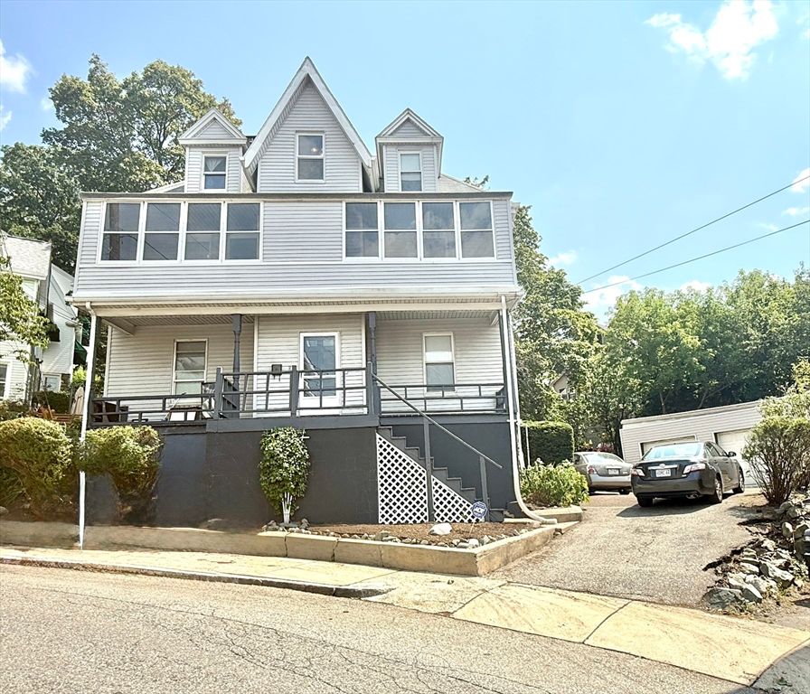 Exterior, Facade, Queen Anne Victorian