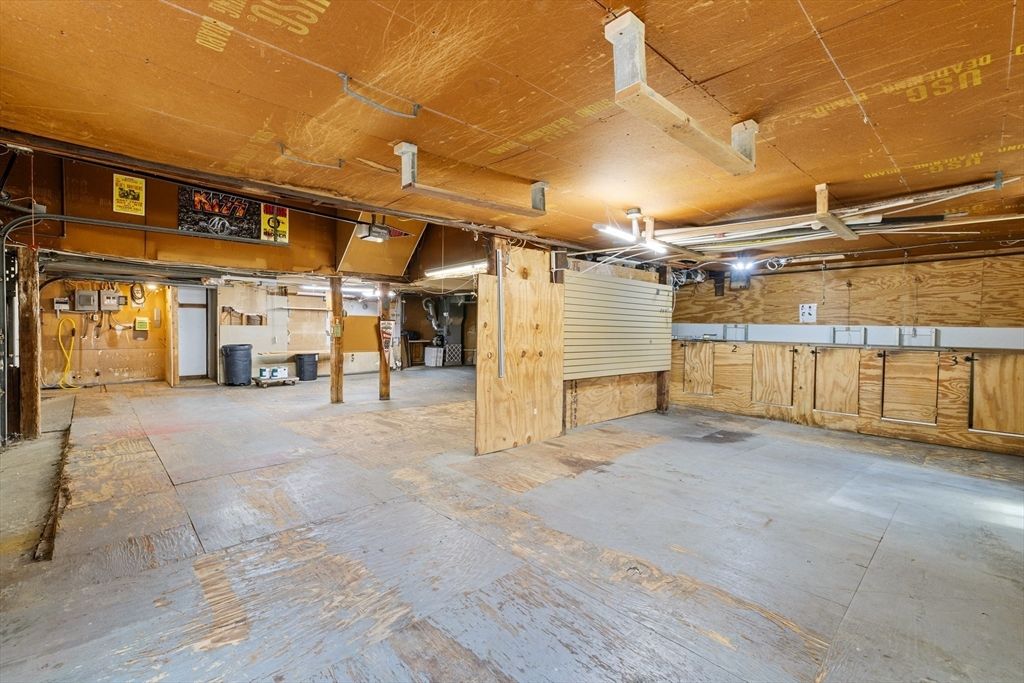 Garage, Interior