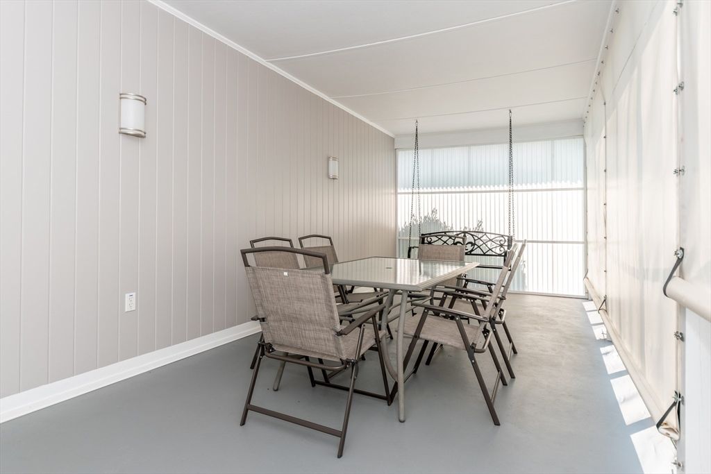 Dining room, Interior