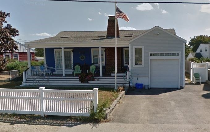 Attached, Exterior, Facade, Cape Cod