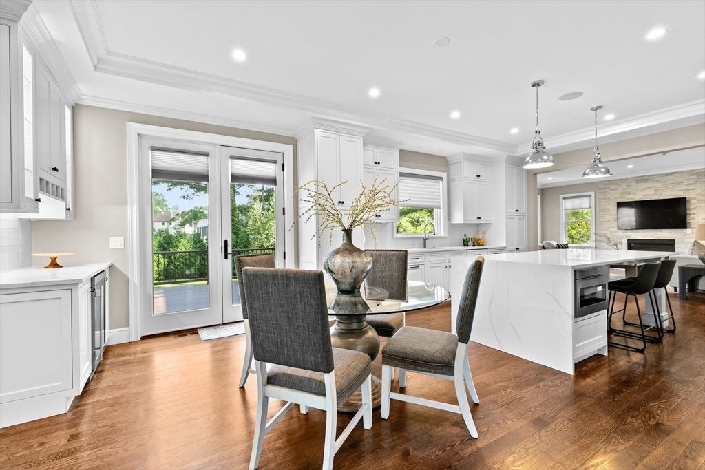 Dining room, Interior, Kitchen, Pendant Lights, Recessed Lighting, Wood Texture Flooring
