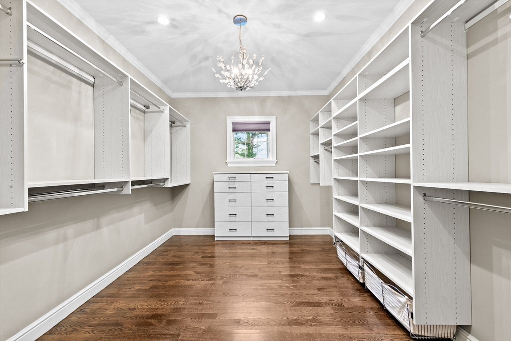 Interior, Pendant Lights, Recessed Lighting, Walk-in Closets, Wood Texture Flooring
