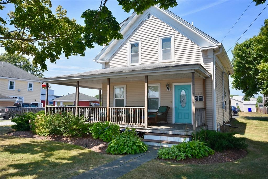 Exterior, Facade, Queen Anne Victorian