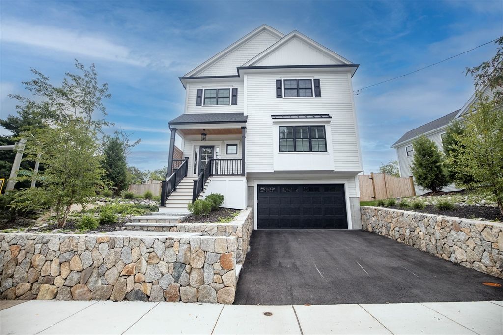 Attached, Exterior, Facade, Queen Anne Victorian