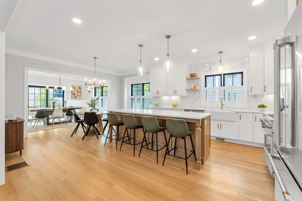 Chandelier, Dining room, Interior, Kitchen, Pendant Lights, Recessed Lighting, Wood Texture Flooring