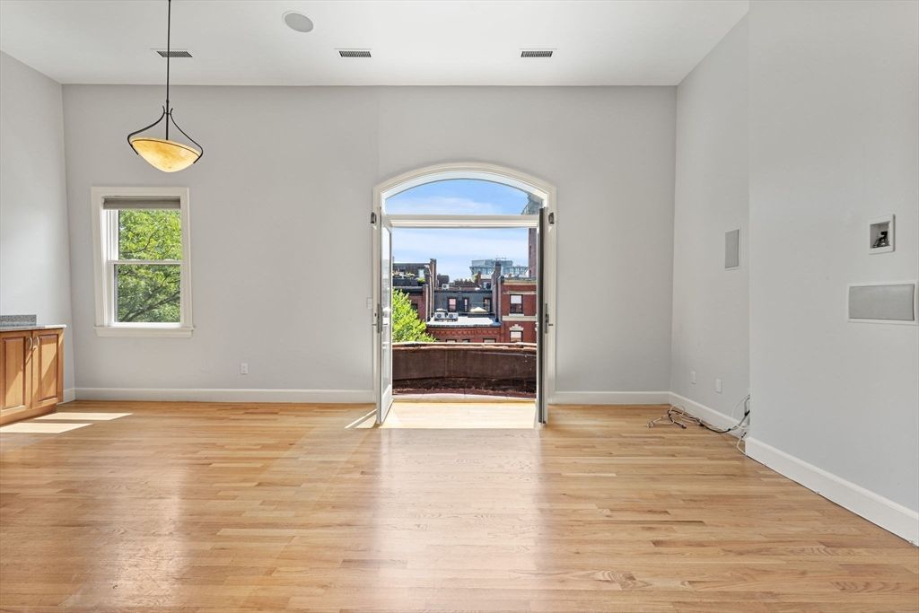 Empty room, Interior, Pendant Lights, Wood Texture Flooring