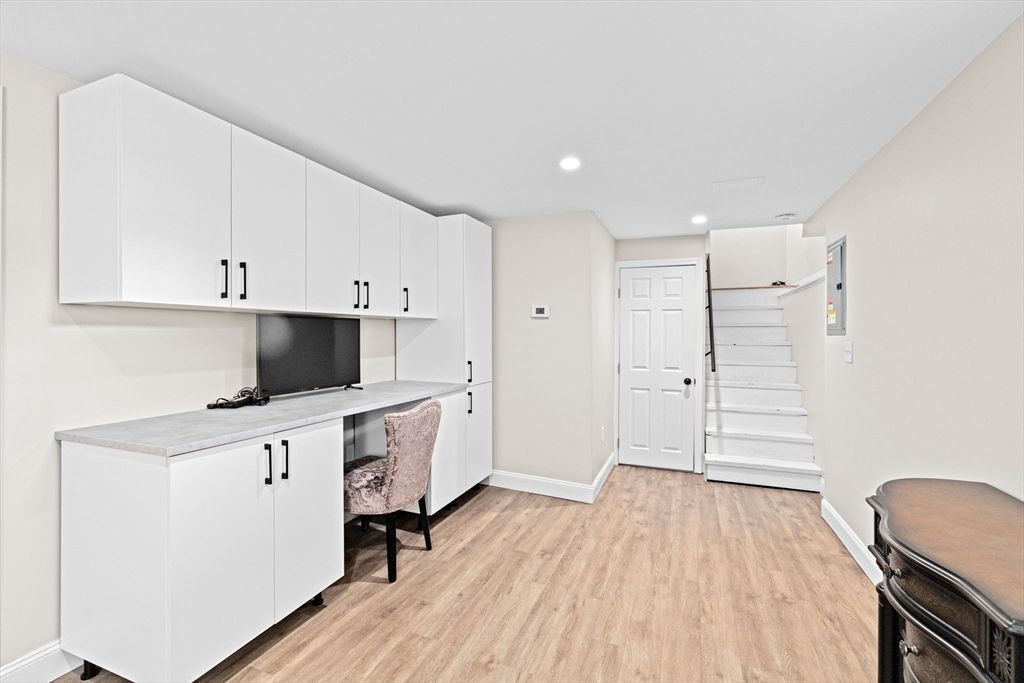 Home Office, Interior, Recessed Lighting, Wood Texture Flooring