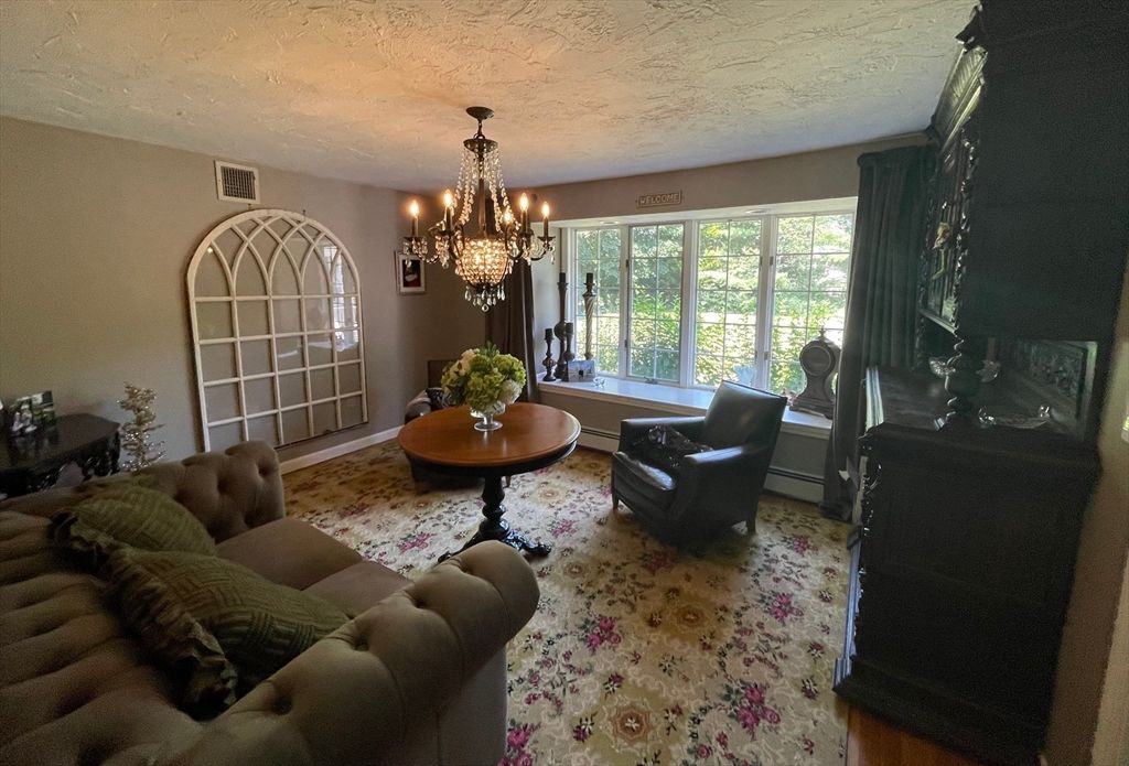 Chandelier, Interior, Living room