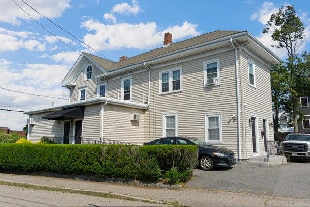 Exterior, Facade, Queen Anne Victorian