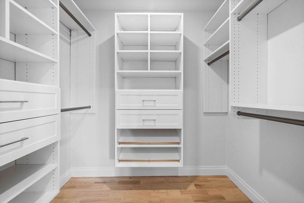 Interior, Walk-in Closets, Wood Texture Flooring