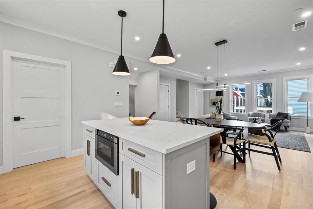 Dining room, Interior, Kitchen, Pendant Lights, Recessed Lighting, Wood Texture Flooring