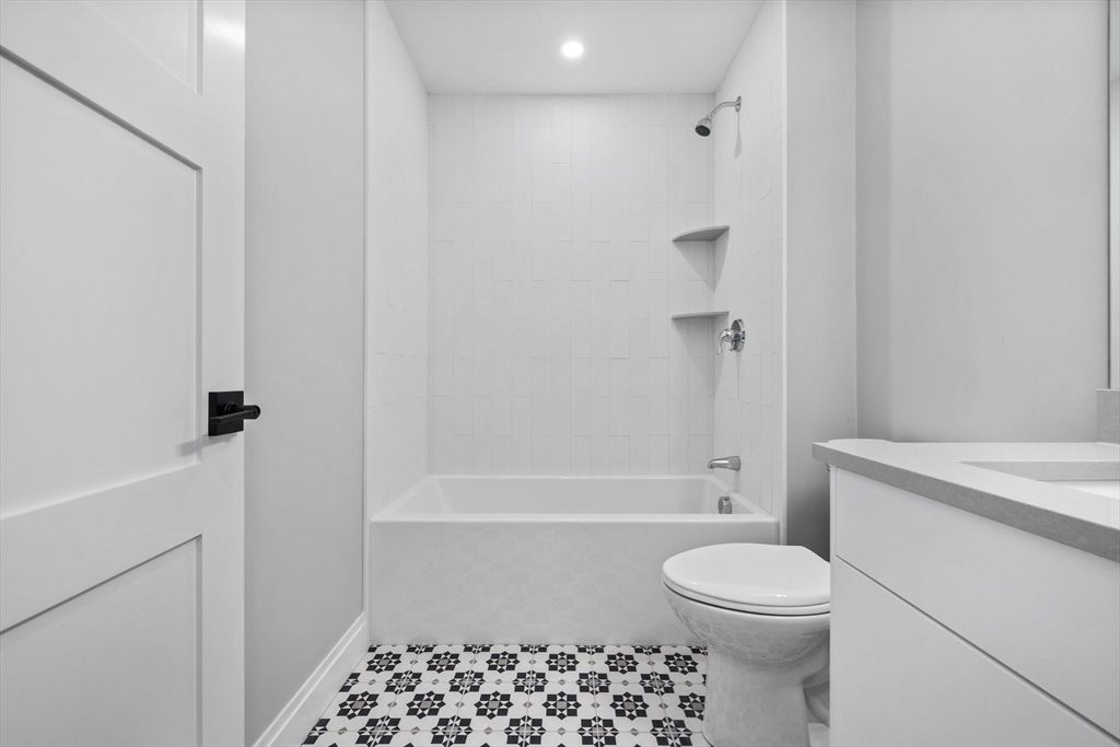 Bathroom, Interior, Recessed Lighting