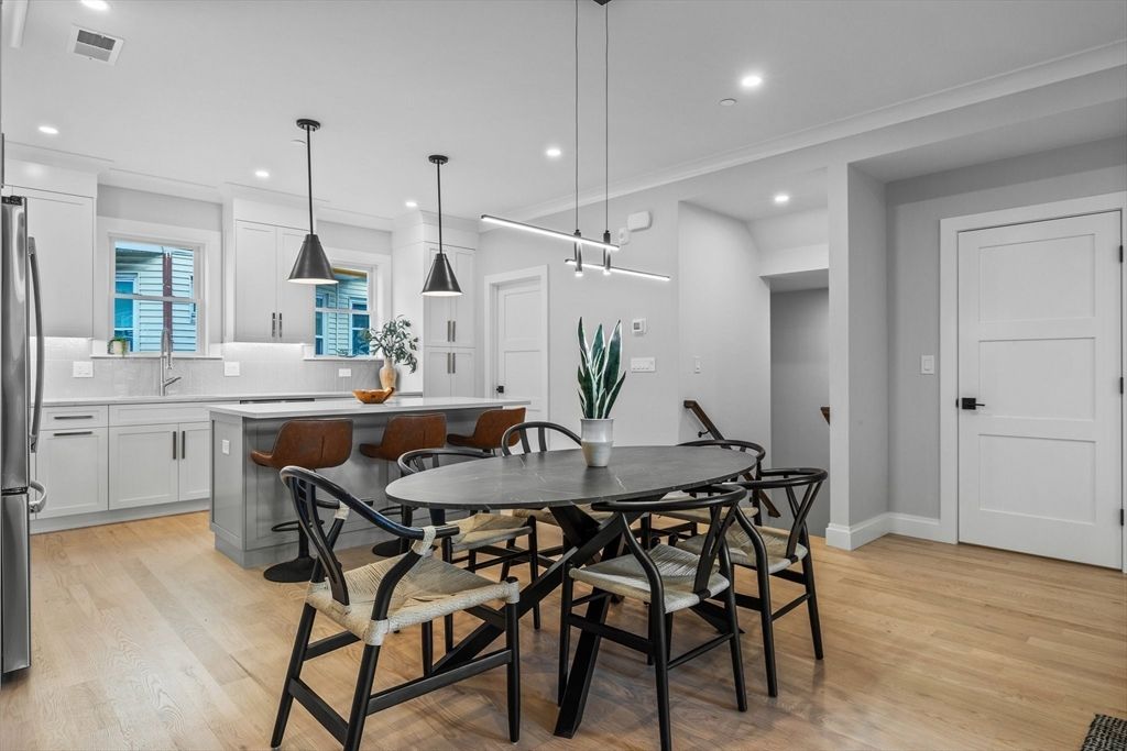 Dining room, Interior, Kitchen, Pendant Lights, Recessed Lighting, Wood Texture Flooring
