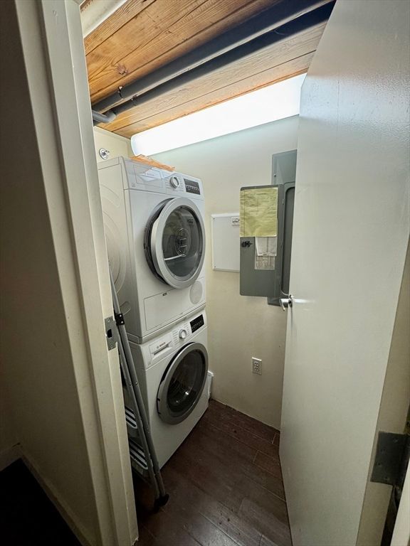 Interior, Utility Closets, Washer, Wooden Ceilings, Wood Texture Flooring