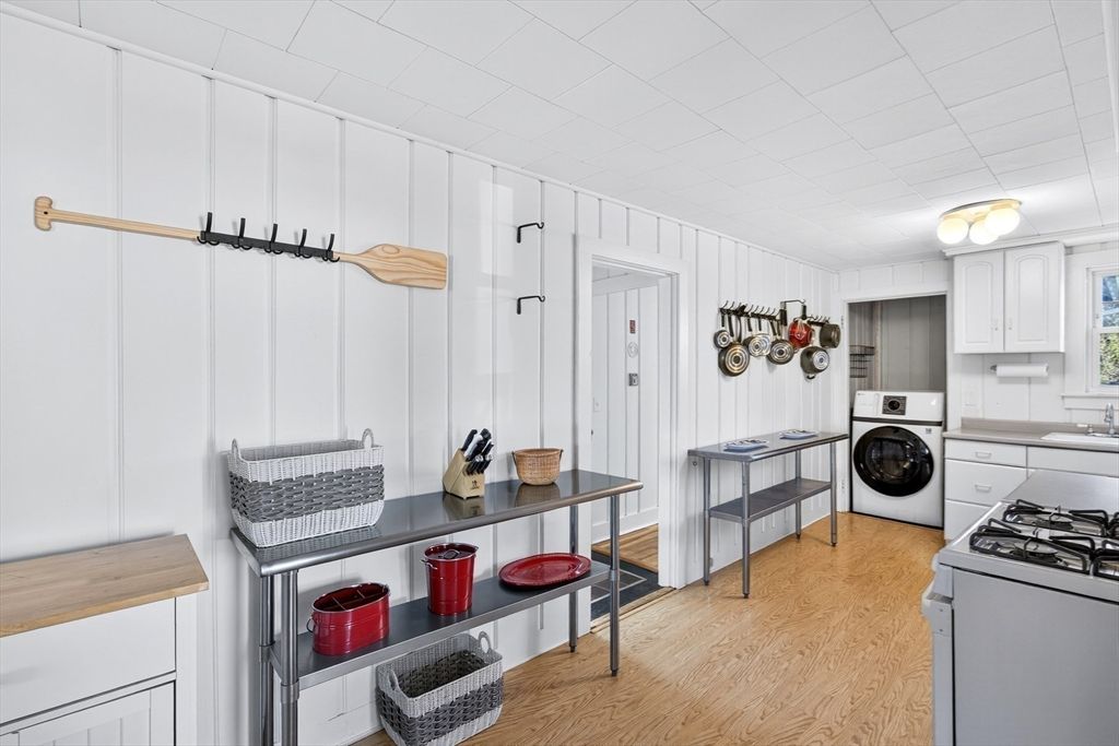 Interior, Kitchen, Washer, Wood Texture Flooring