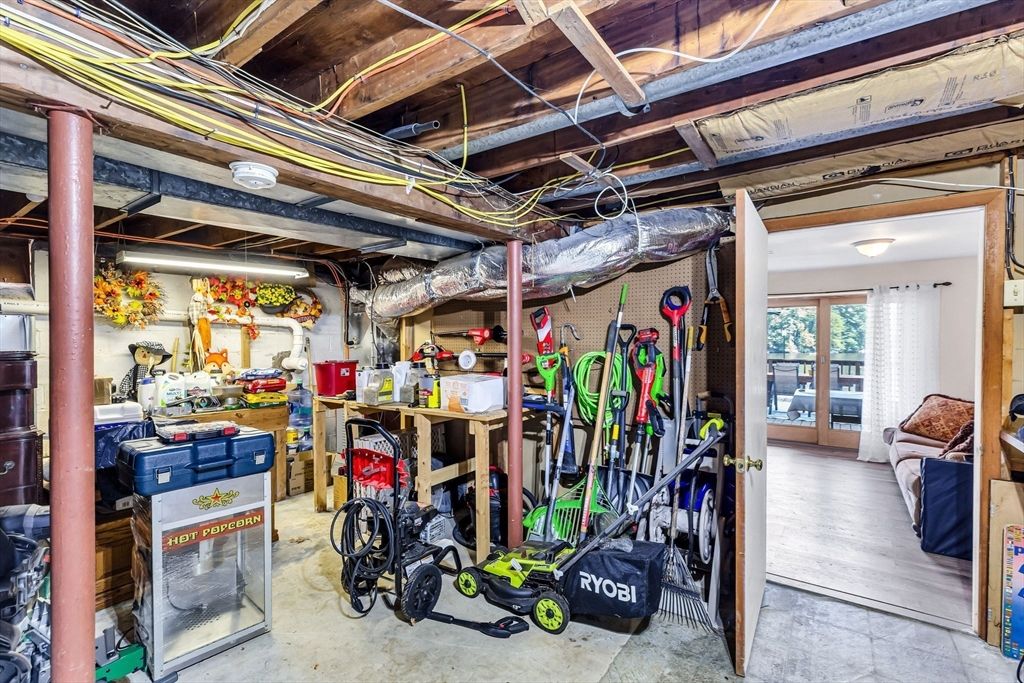 Fitness Equipment, Interior, Wooden Beams
