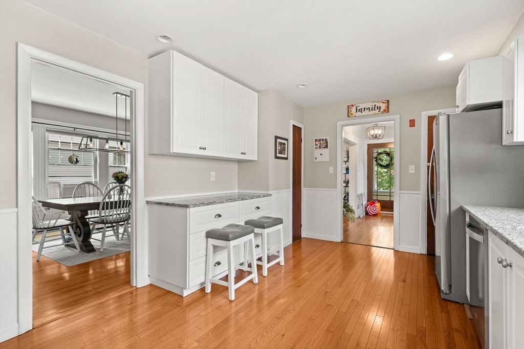 Dining room, Interior, Kitchen, Recessed Lighting, Wood Texture Flooring