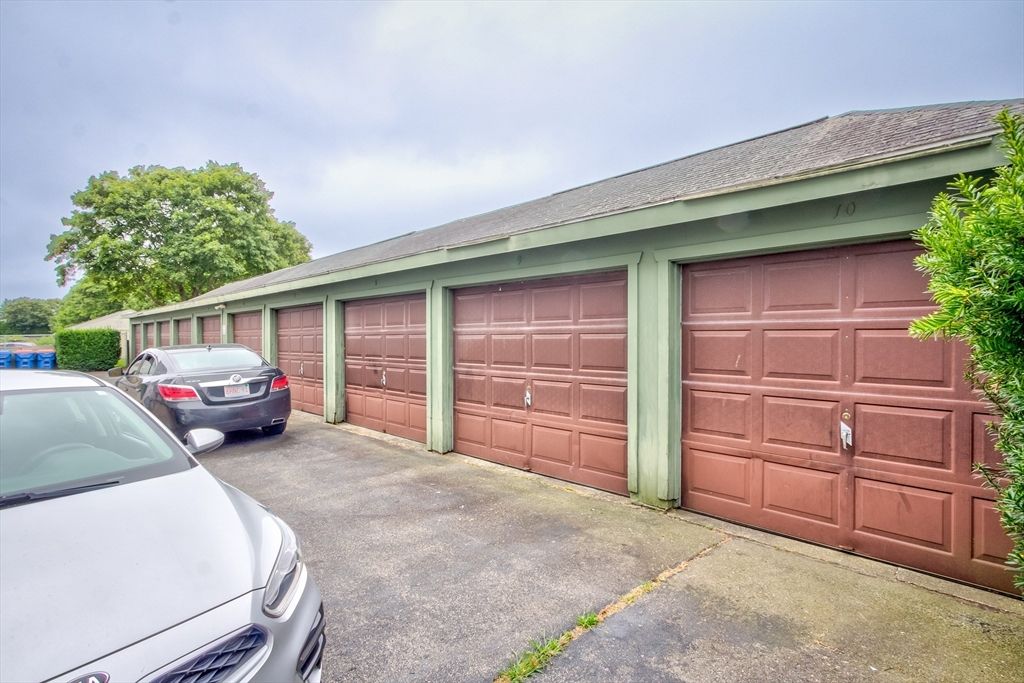 Detached Garage, Exterior