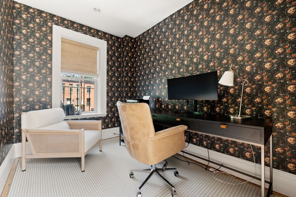 Home Office, Interior