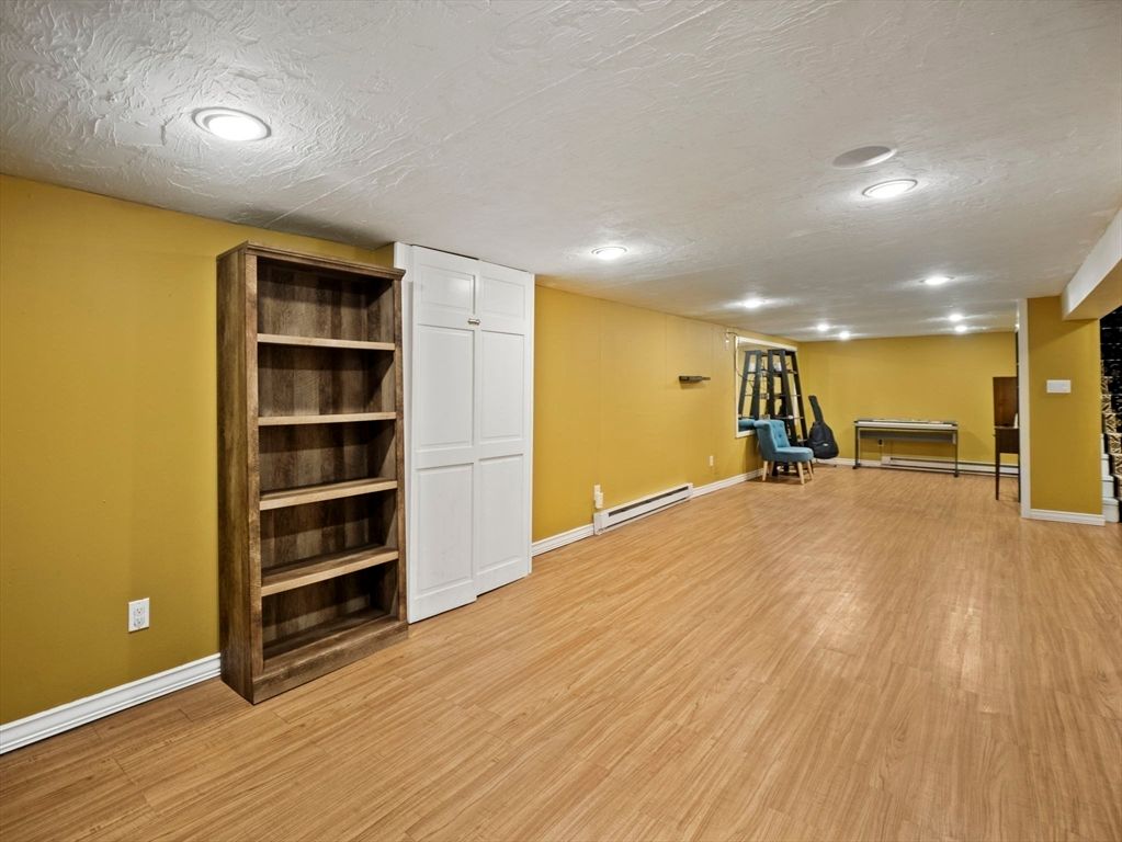 Empty room, Fitness Equipment, Interior, Recessed Lighting, Wood Texture Flooring
