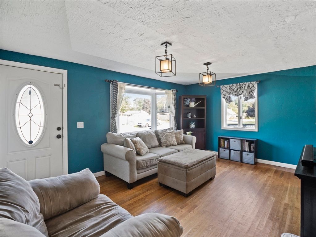 Interior, Living room, Pendant Lights, Wood Texture Flooring