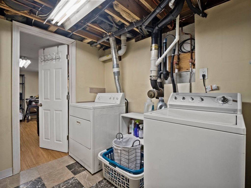 Interior, Washer, Wood Texture Flooring