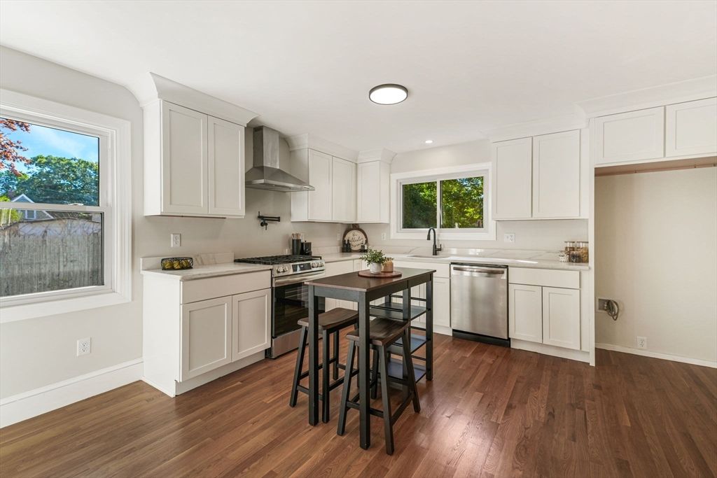 Dining room, Interior, Kitchen, Recessed Lighting, Stainless Steel Appliances, Wood Texture Flooring