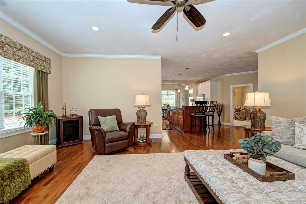 Interior, Living room, Pendant Lights, Recessed Lighting, Wood Texture Flooring