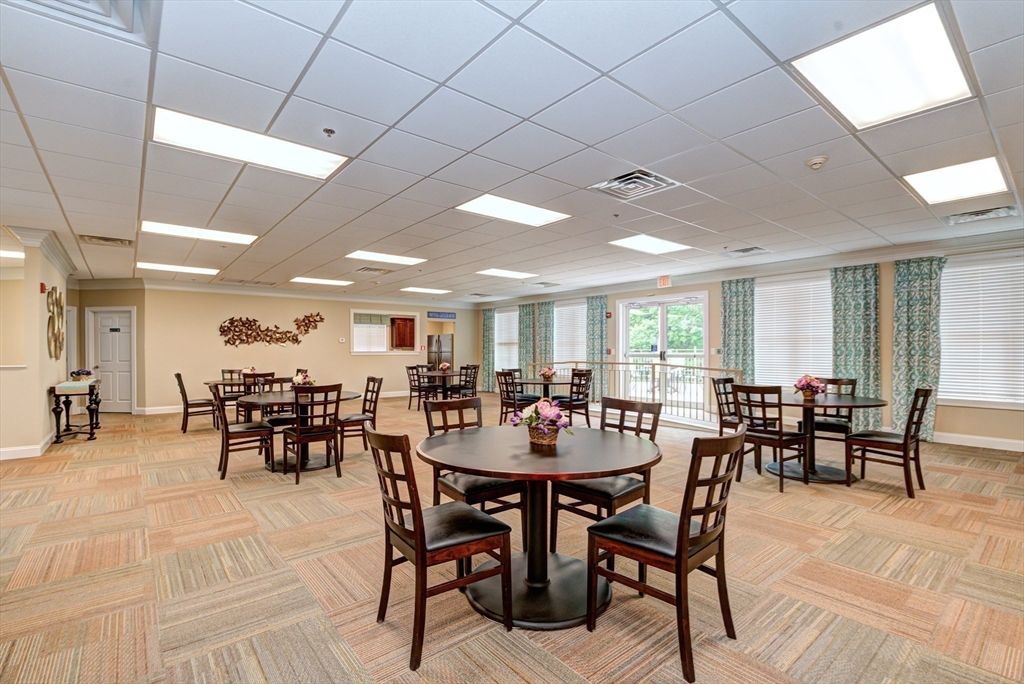 Dining room, Interior, Recessed Lighting