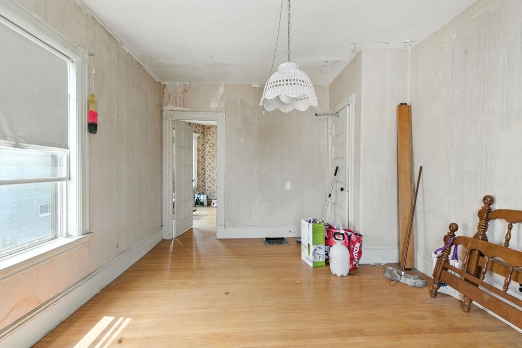 Interior, Pendant Lights, Wood Texture Flooring