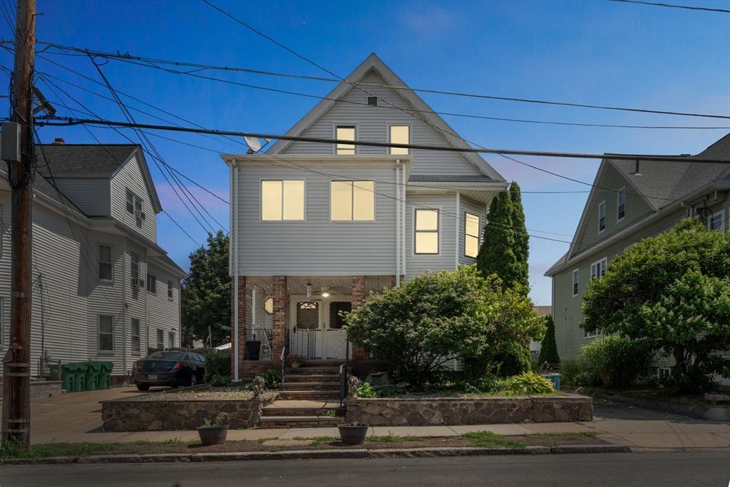 Exterior, Facade, Brick Facade, Queen Anne Victorian
