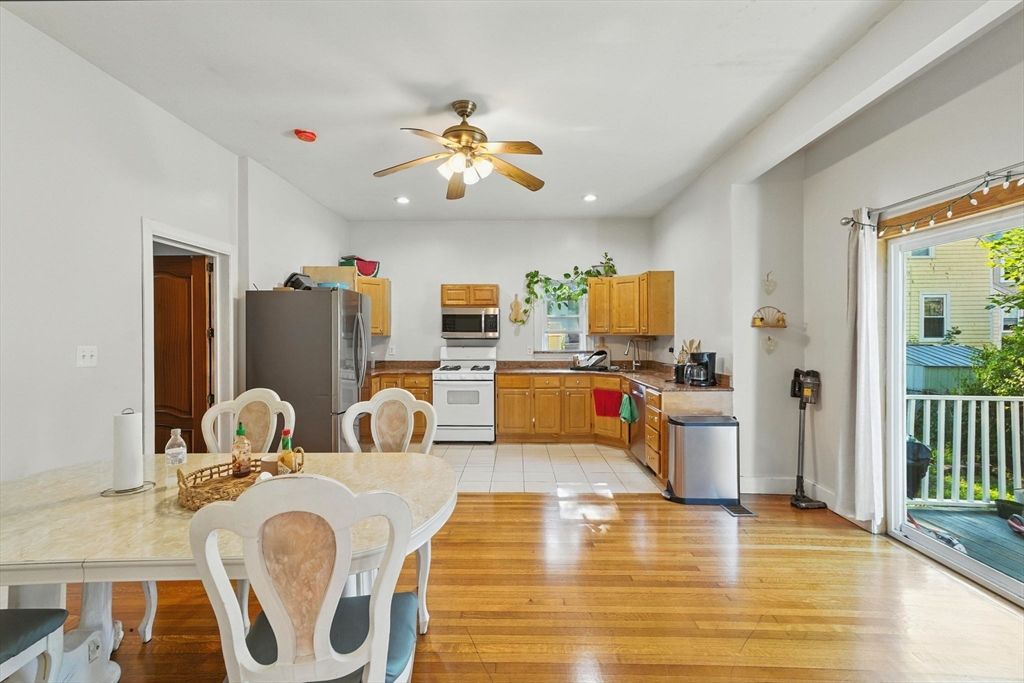 Dining room, Interior, Kitchen, Recessed Lighting, Wood Texture Flooring