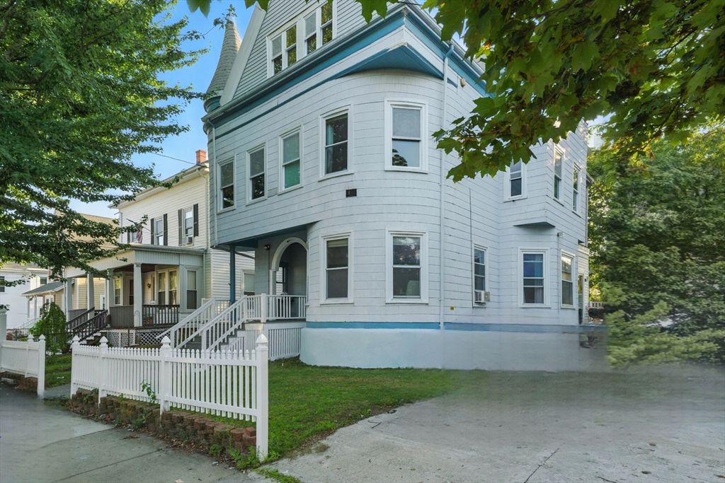 Backyard, Exterior, Facade, Queen Anne Victorian