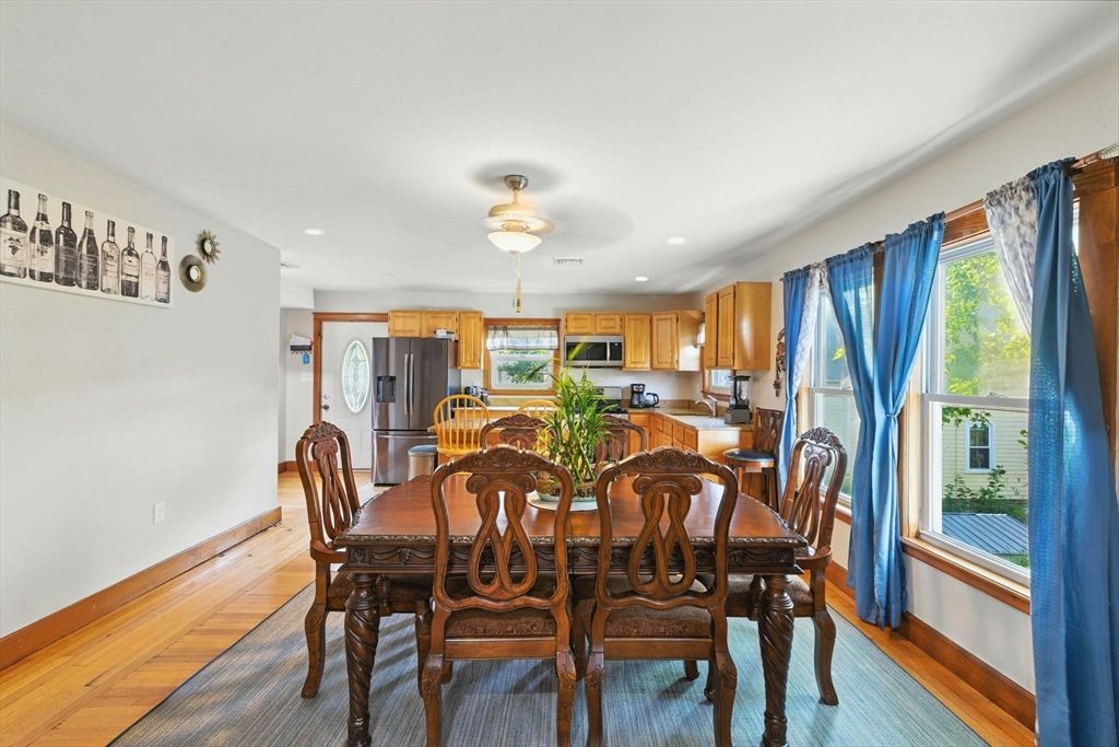 Dining room, Interior, Kitchen, Recessed Lighting, Wood Texture Flooring
