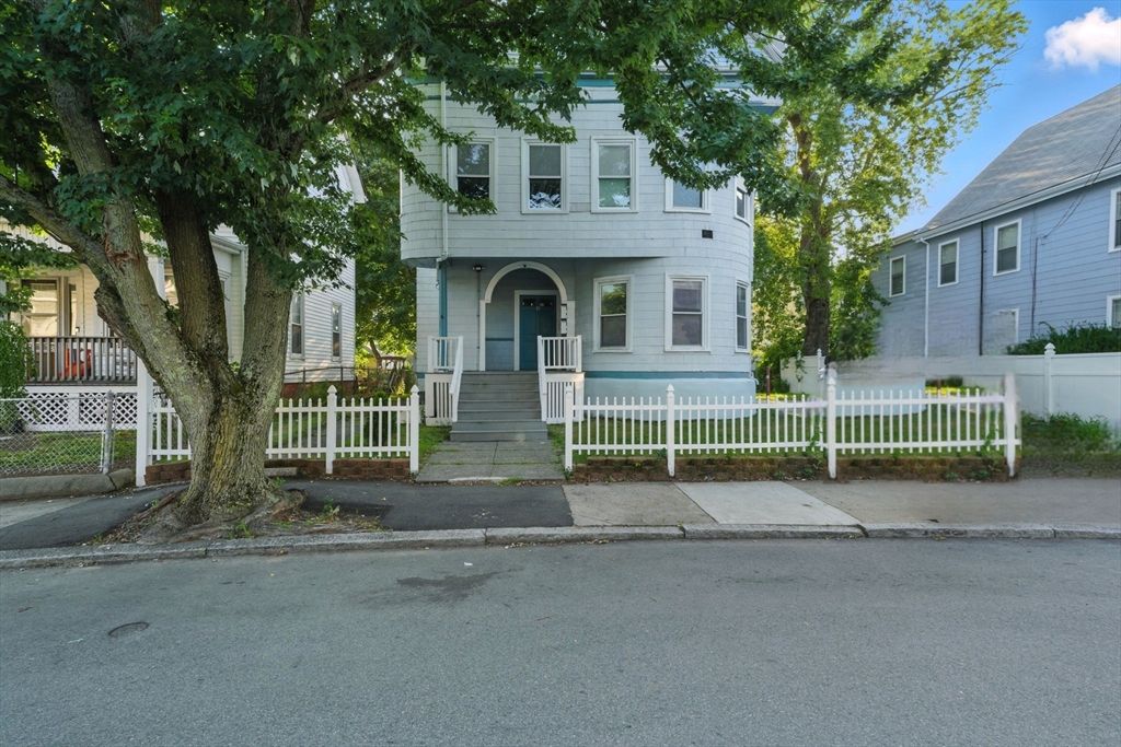 Exterior, Facade, Queen Anne Victorian
