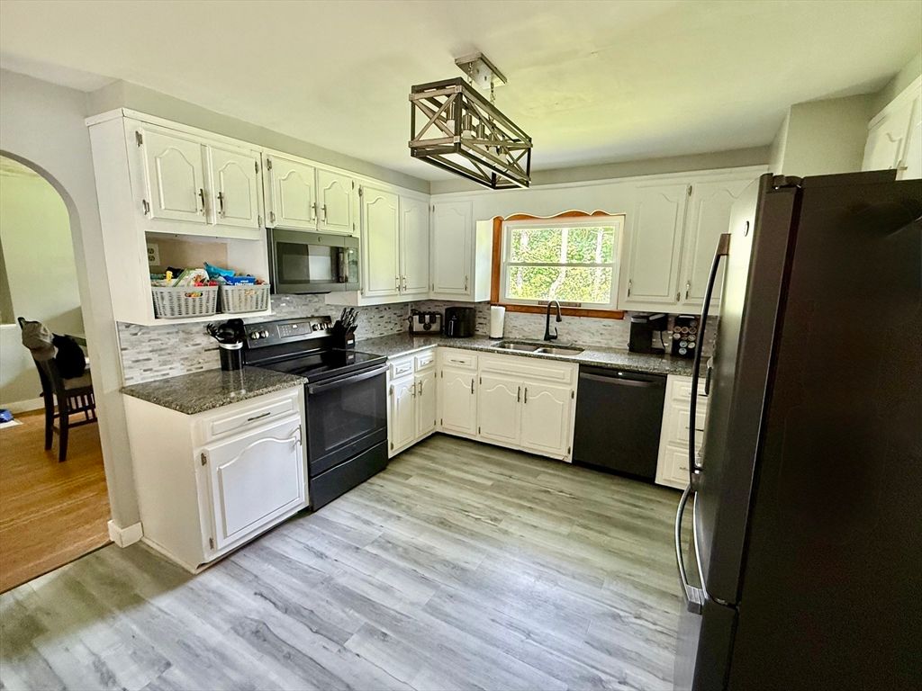 Interior, Kitchen, Pendant Lights, Wood Texture Flooring