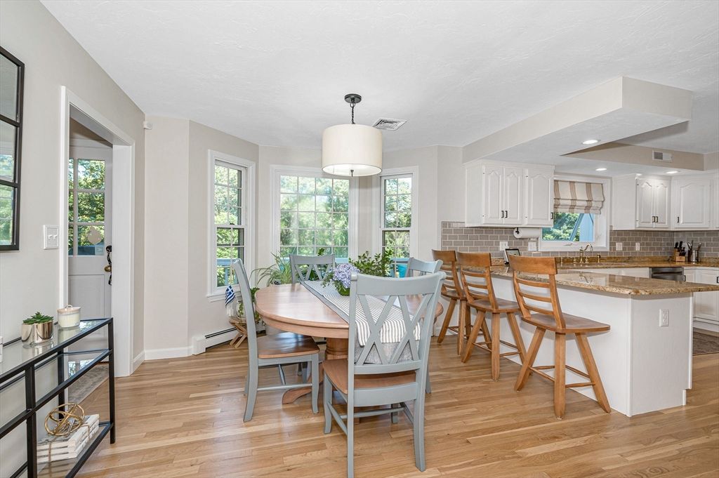 Dining room, Interior, Kitchen, Recessed Lighting, Wood Texture Flooring