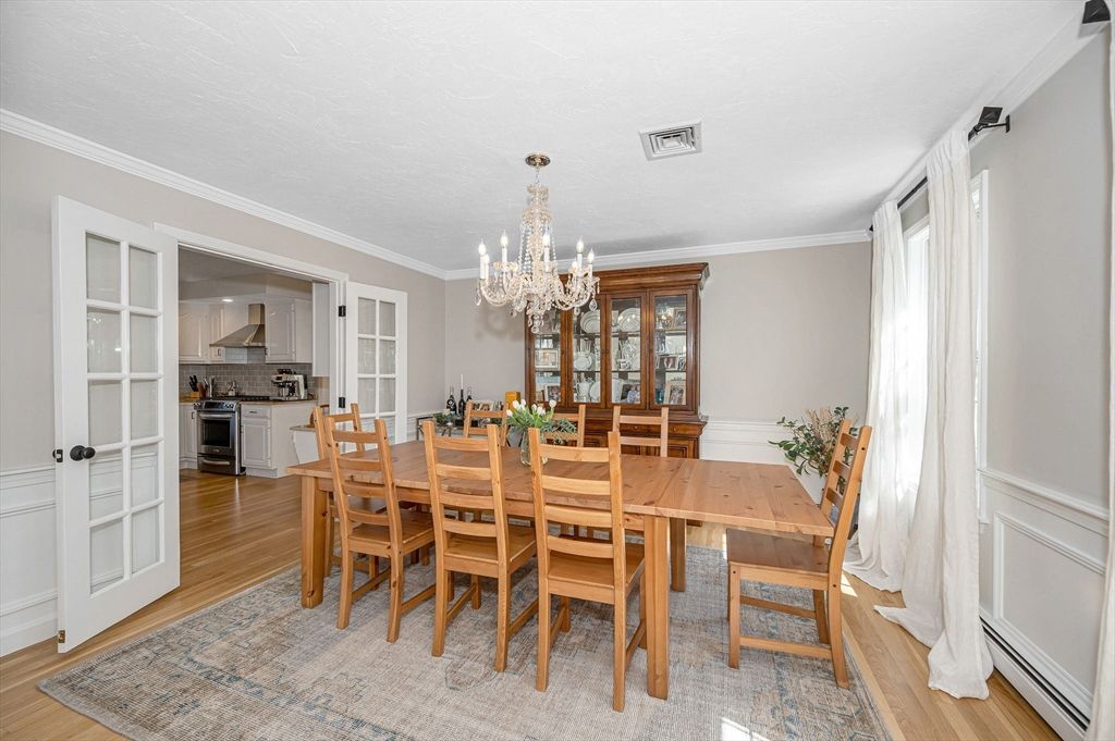 Chandelier, Dining room, Interior, Kitchen, Wood Texture Flooring